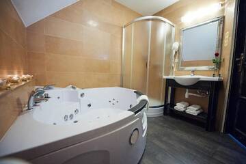 Фото номера Апартаменты с гидромассажной ванной Отель Hotel Kasztel г. Rzezawa 4